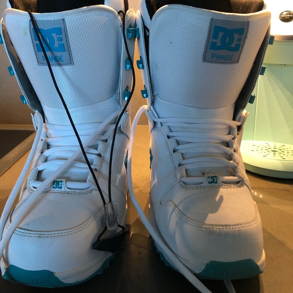 DC women’s snowboard boots